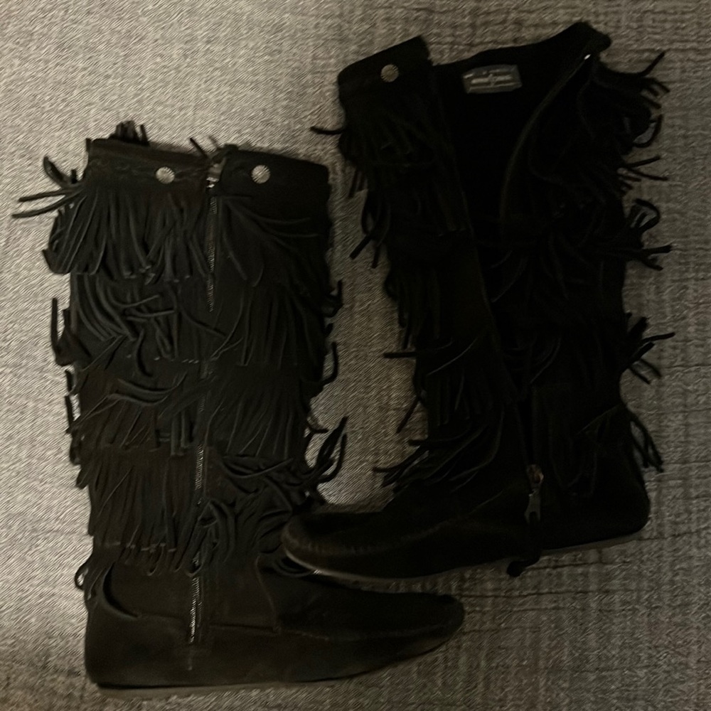 Minnetonka moccasin boots, size 9, used condition